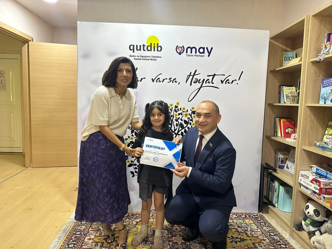 Balaca vətəndaşlarla böyük söhbət: Millət vəkili yay məktəbində (FOTO)